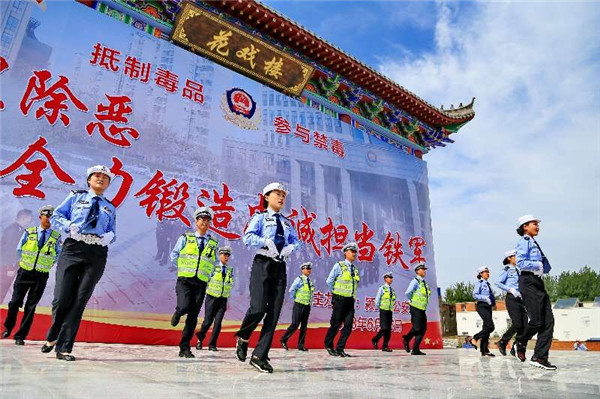 颍上县公安局文艺小分队“6·26”国际禁毒日走进江口镇